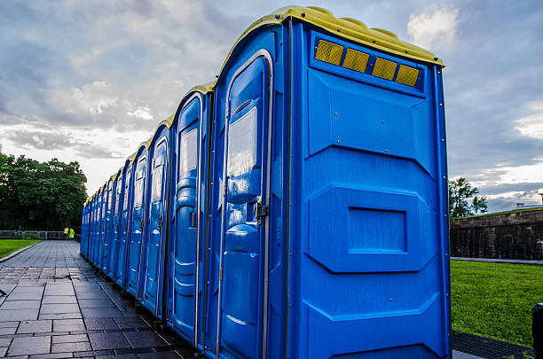 Best Porta potty delivery and setup  in Altamont, IL